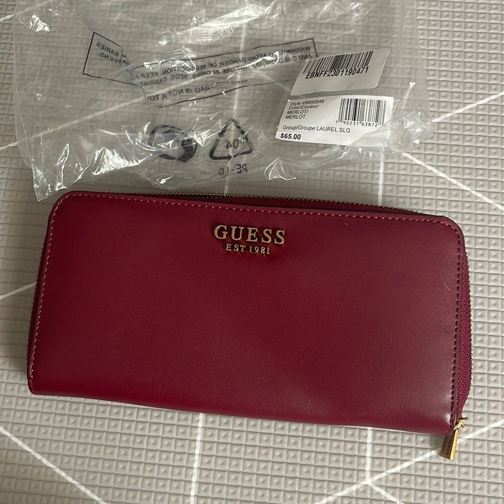 GUESS

Laurel Large Zip-Around Wallet